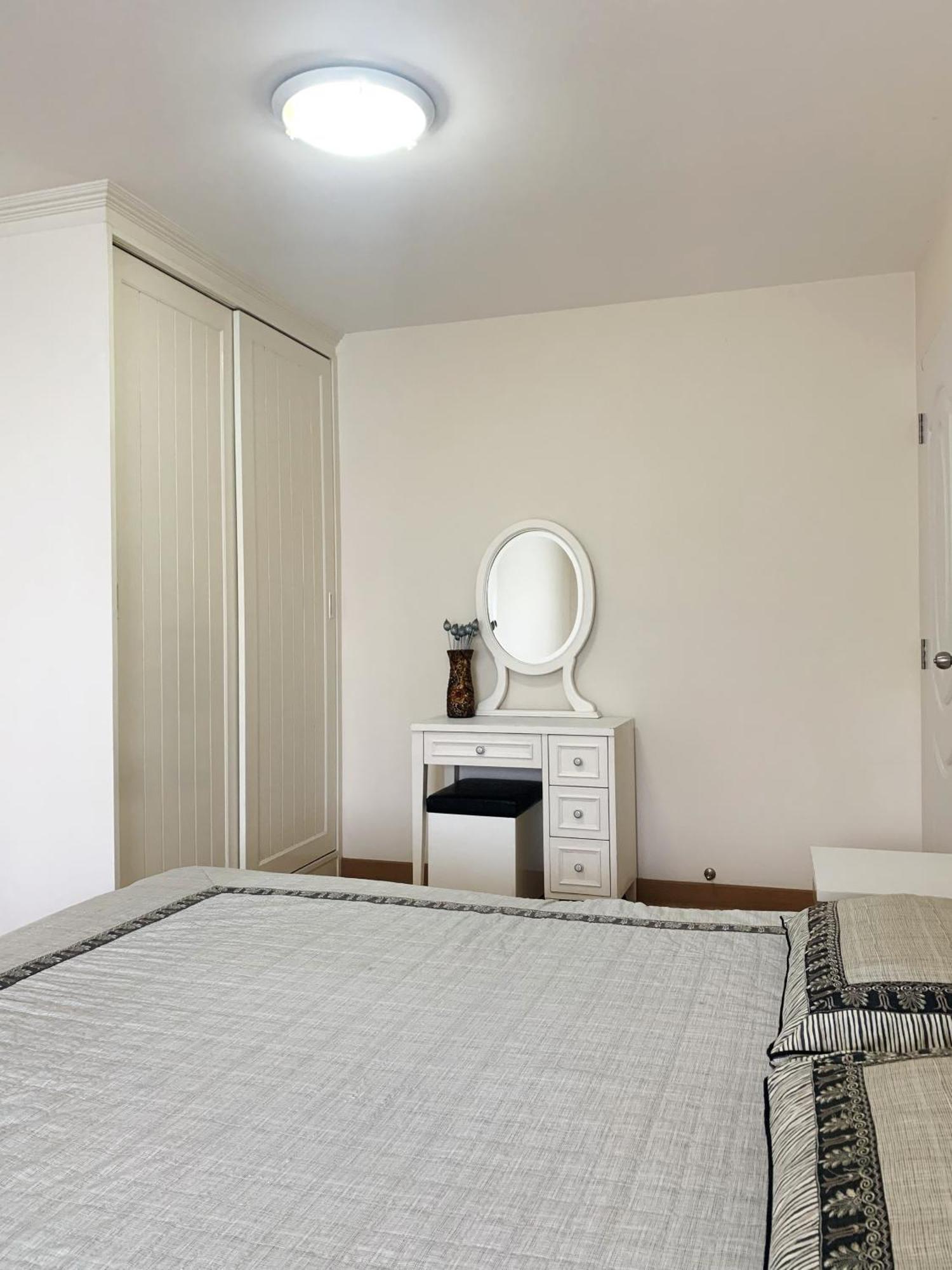Charming Resident At Ekkamai From Studio Unit Up To 2 Bedroom Apartment Bangkok Room photo
